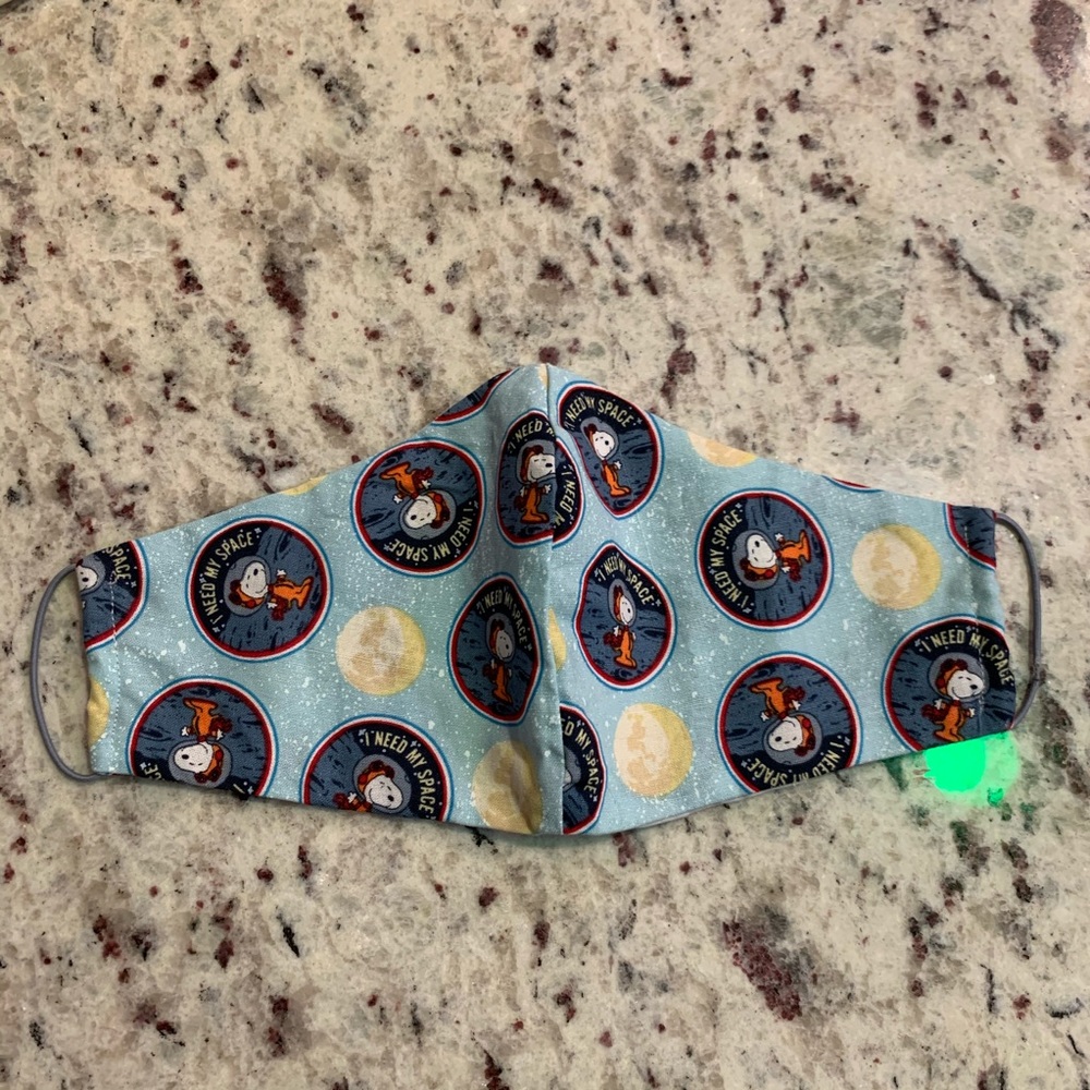 (Elastic) Snoopy Fabric Face Mask w/ Filter Pocket - Picture 2 of 7